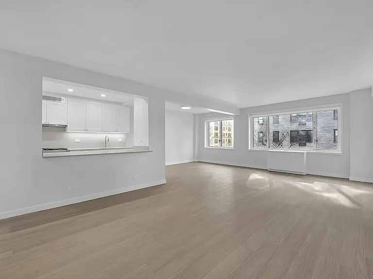 165 E 66th St #3A — Photo 2