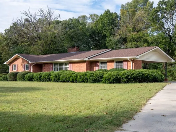 207 Forest Dr, Graham, NC 27253