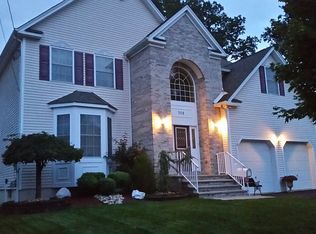 208 Prospect Ave, Avenel, NJ 07001