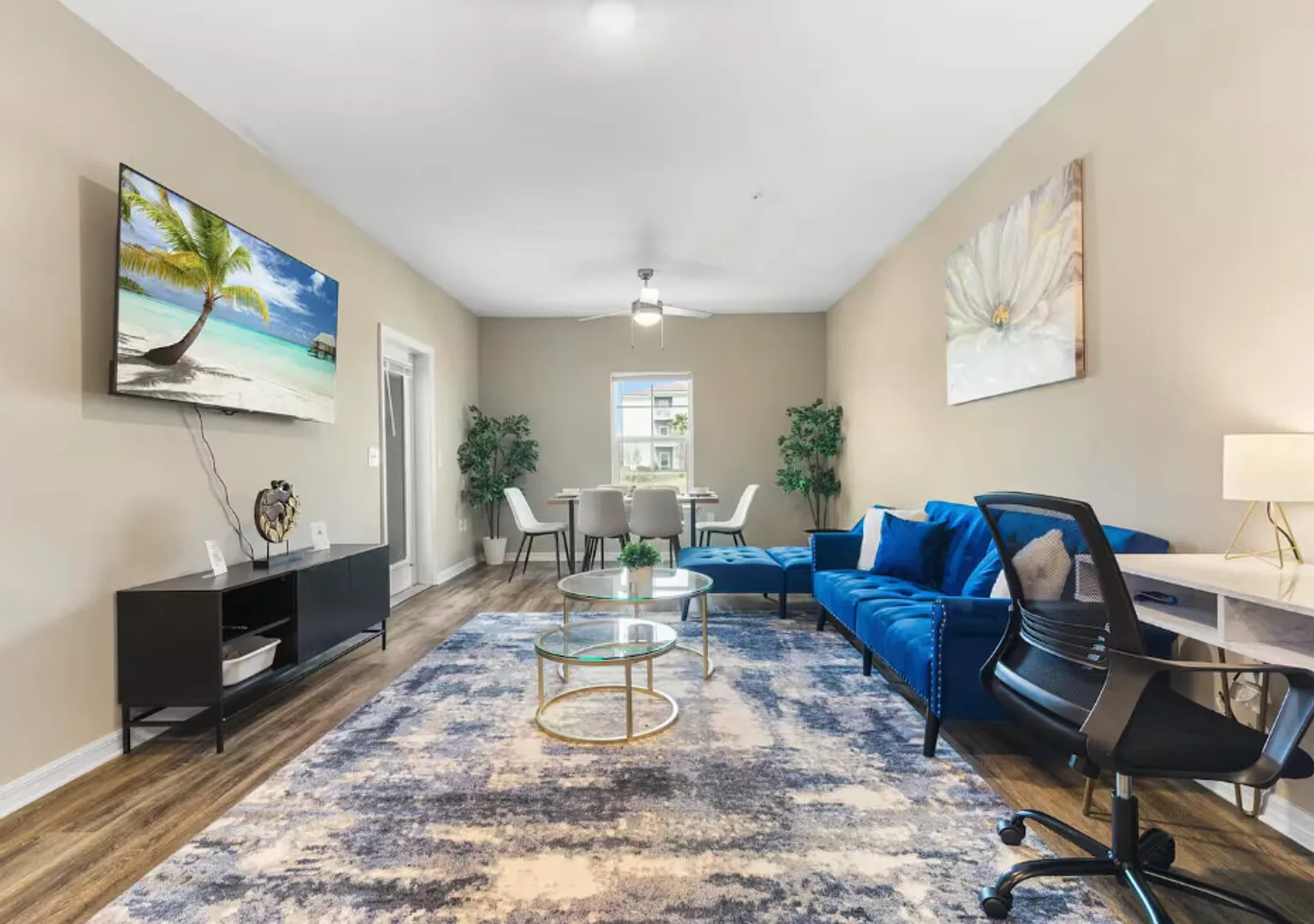 Luxury Ground Floor 3 Bed/2 Bath w/ Pool and Gym — Photo 4
