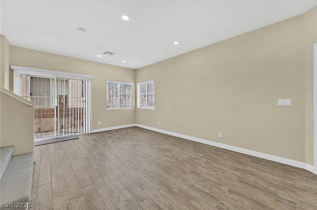 3 bed, 2.5 bath, 1405 sqft, $1,995 — Photo 4