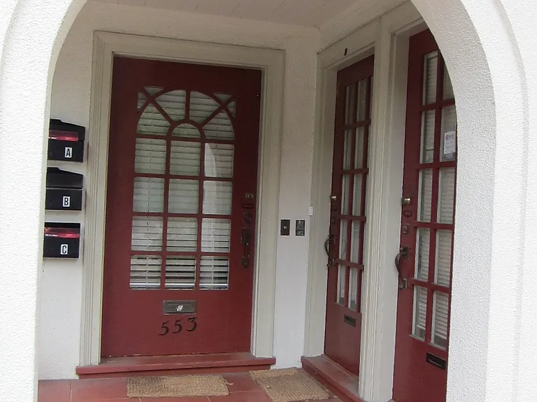553 S 6th St #A — Photo 2