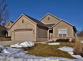 3667 Woods Edge Way, De Pere, WI 54115