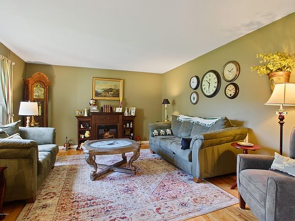 2nd image of 7 Simek Ln