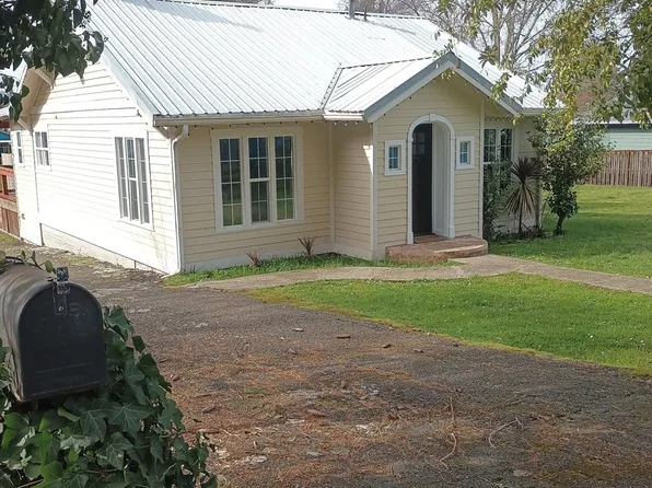 760 W Ballf St, Roseburg, OR 97471