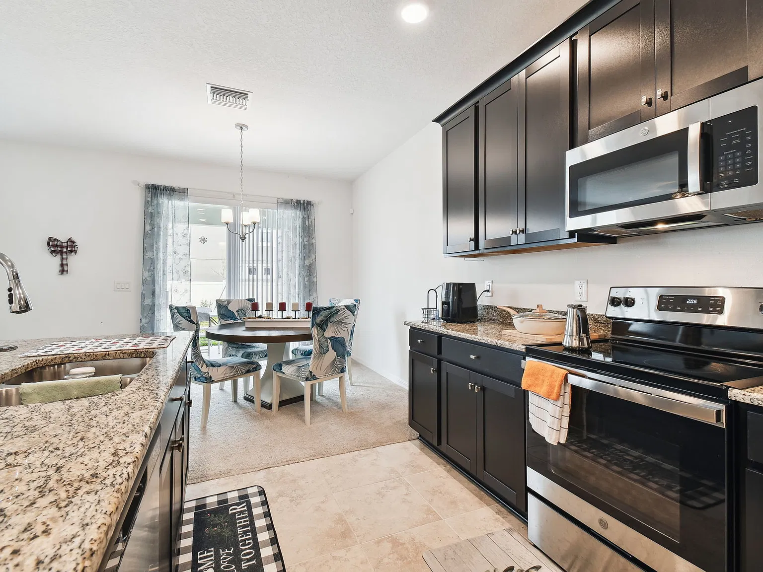4 bed, 2650 sqft, $2,700 — Photo 4
