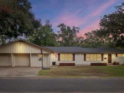702 Avenue J St, El Campo, TX, 77437