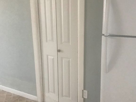 5th image of 3112 Fordhaven Rd #4