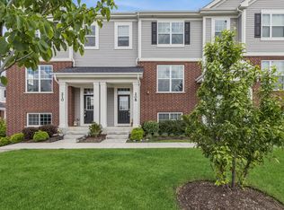 208 Timberleaf Cir, Roselle, IL 60172