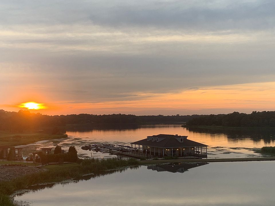 Beautiful lake Bellwood. 