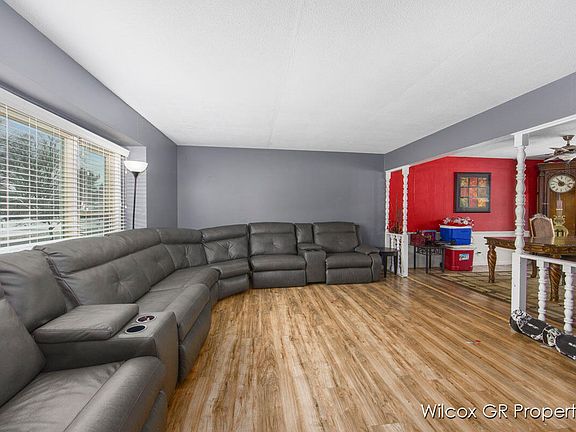 3rd image of 1791 Lockmere Dr SE
