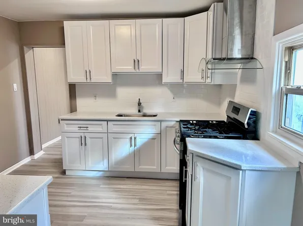 114 Thompson St, Burlington, NJ 08016