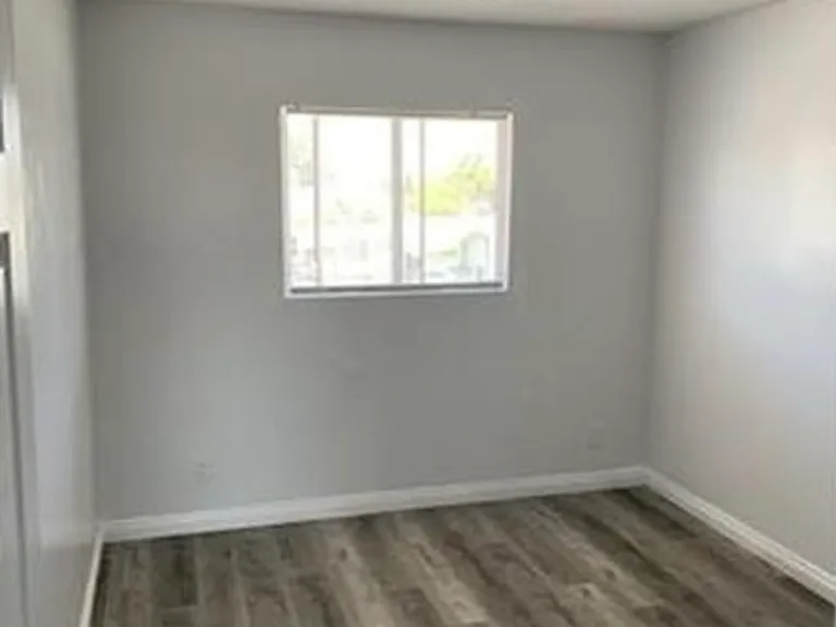 9823 S Main St — Photo 3