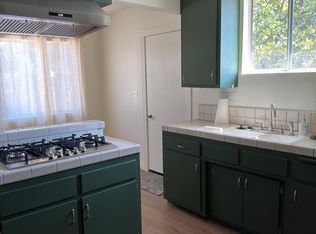 136 E 31st St, Long Beach, CA 90807