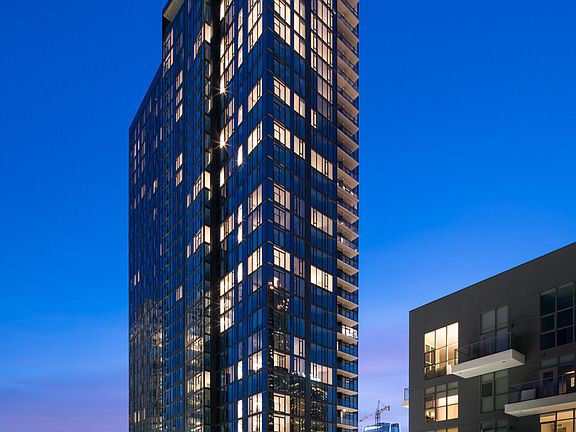 4th image of 801 S Olive St #802