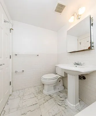 Rented by Icon Realty Management | media 8