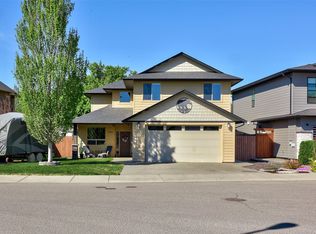 2704 Beachmount Cres, Kamloops, BC V2B 0E6