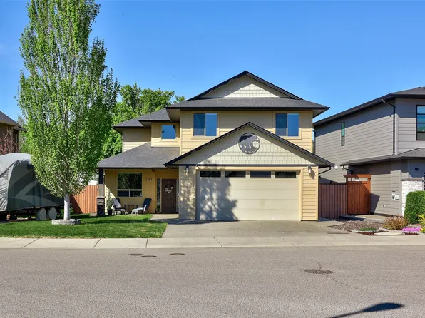 2704 Beachmount Cres, Kamloops, BC V2B 0E6