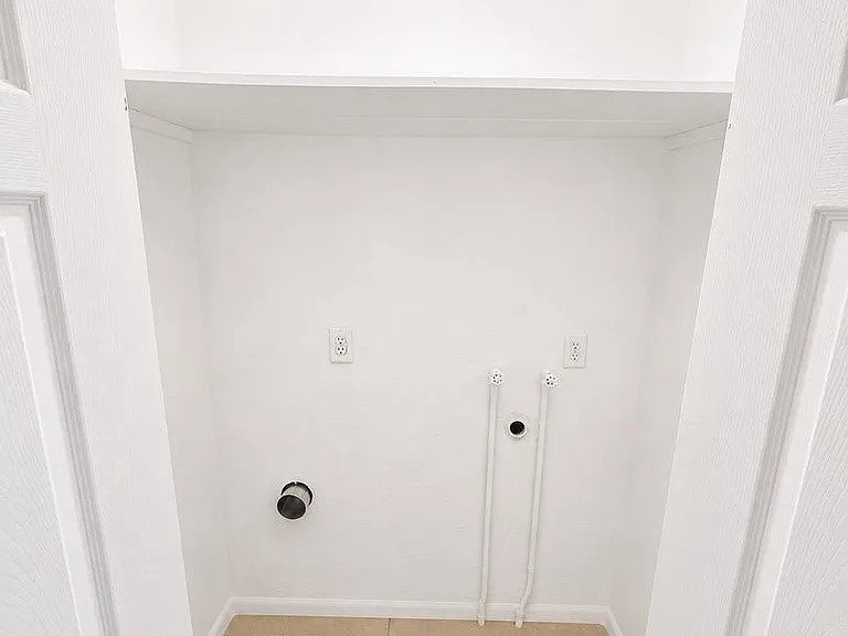 1712 NE 71st Pl — Photo 6