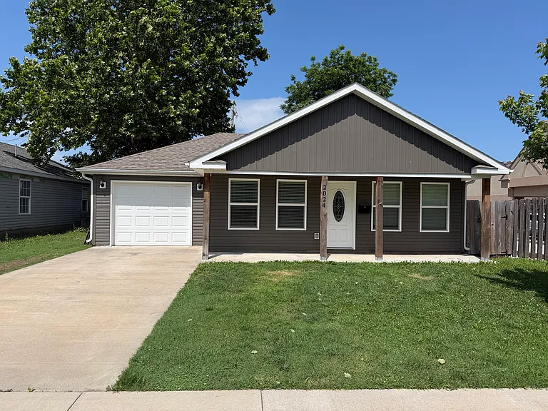 2024 S Virginia Ave — Photo 1