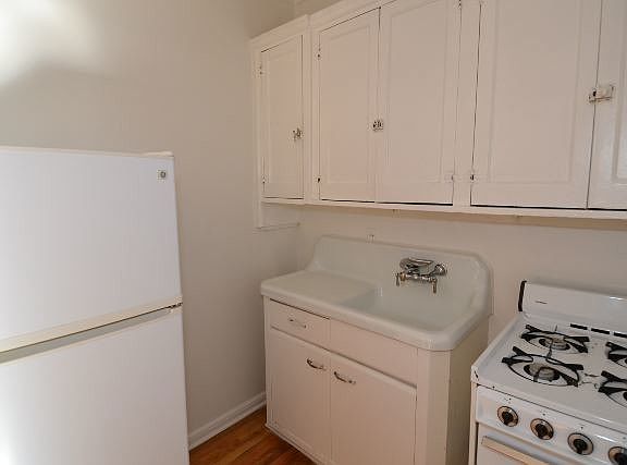 4th image of 550 W Arlington Pl APT 503