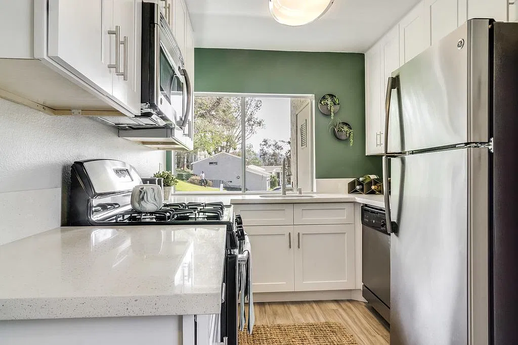 2 bed, 923 sqft, $2,875 — Photo 3