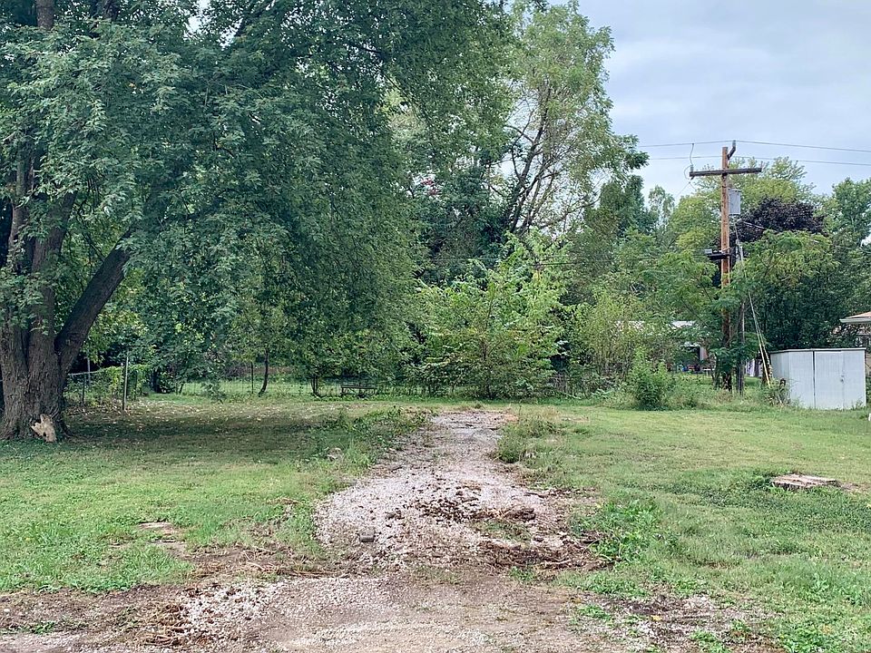 2nd image of 105 Rader St