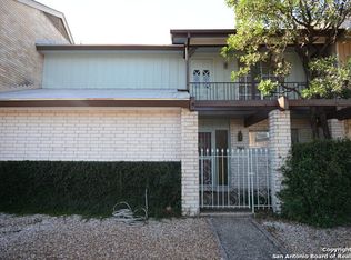 390 Fenwick Dr, Windcrest, TX 78239