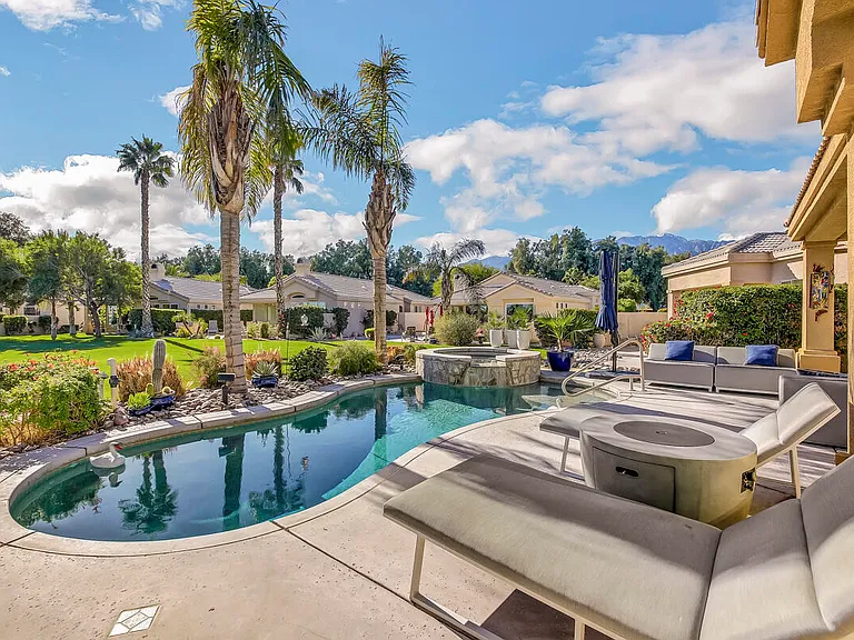 67361 N Laguna Dr — Photo 1