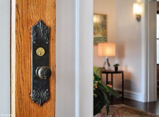 6964 N Ridge Blvd, Chicago, IL 60645