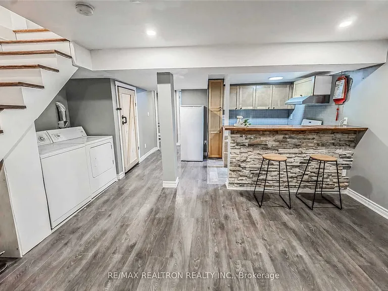 7 Barnwell Dr — Photo 2