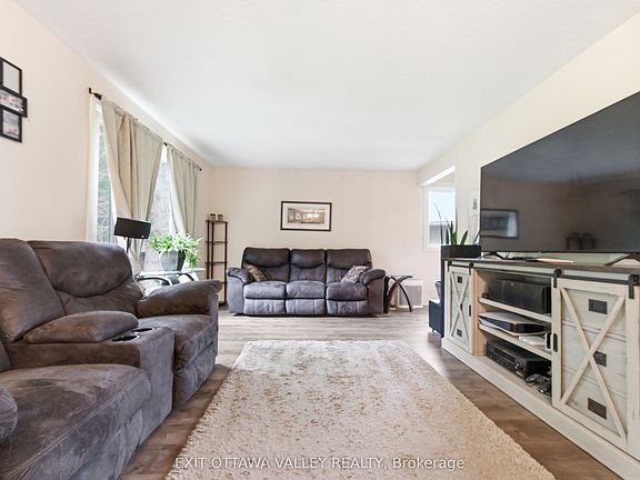 4th image of 13 S Tamarack St
