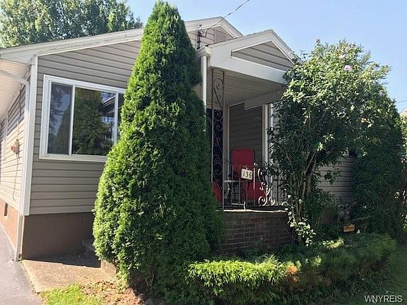 3rd image of 136 Helen Ave