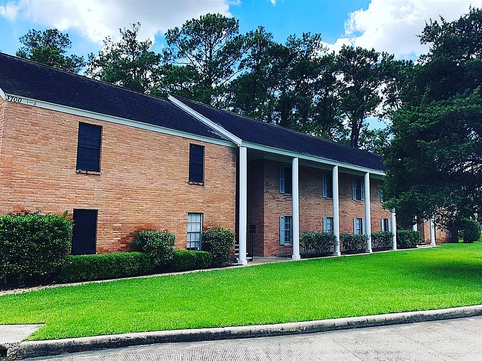 3700 Pine Manor Ln #8