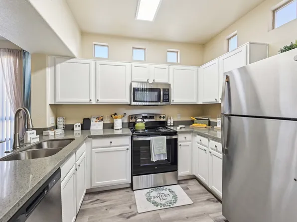 The Villas at Camelback Crossing