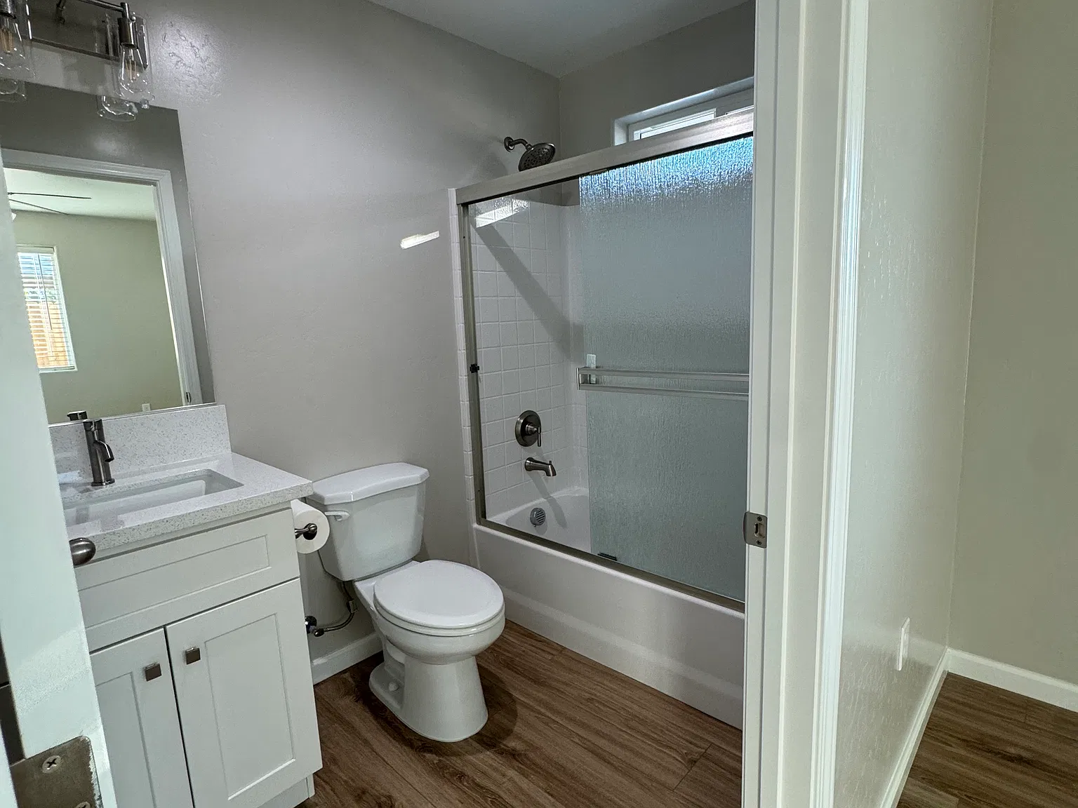 2 bed, 1.5 bath, 988 sqft, $1,600 — Photo 4