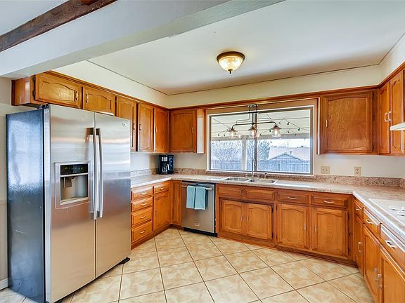 5th image of 301 Meadowhill Dr