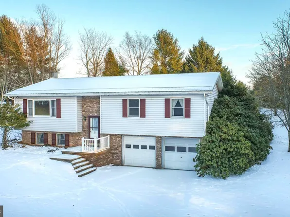 1638 Memorial Dr, Oakland, MD 21550
