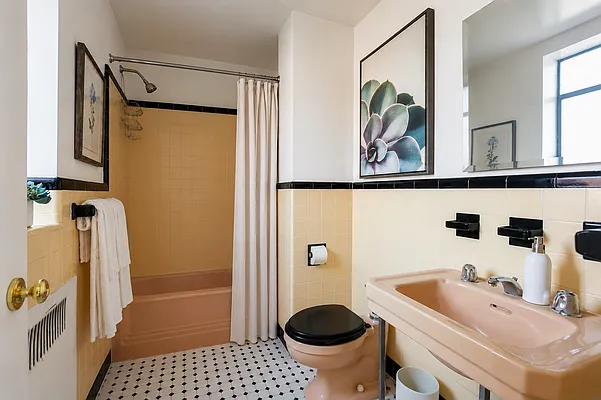 Bathroom, photo 1