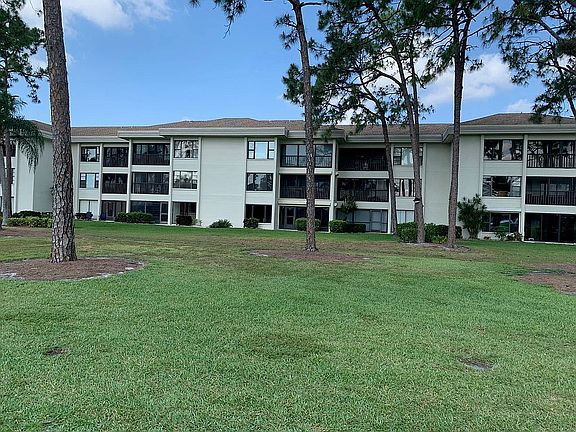 3rd image of 5685 Trailwinds Dr APT 722