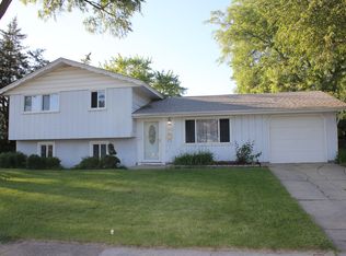 1532 Bates Ln, Schaumburg, IL 60193