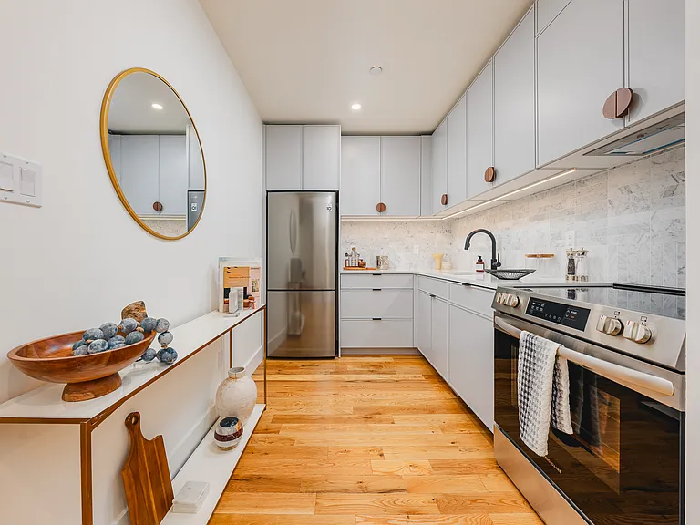 33 Franklin St #202 — Photo 3