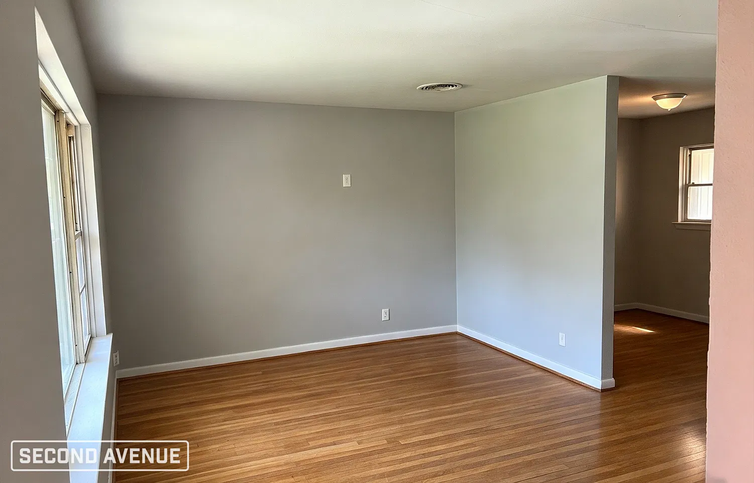 3 bed, 1.5 bath, 1135 sqft, $1,312 — Photo 2