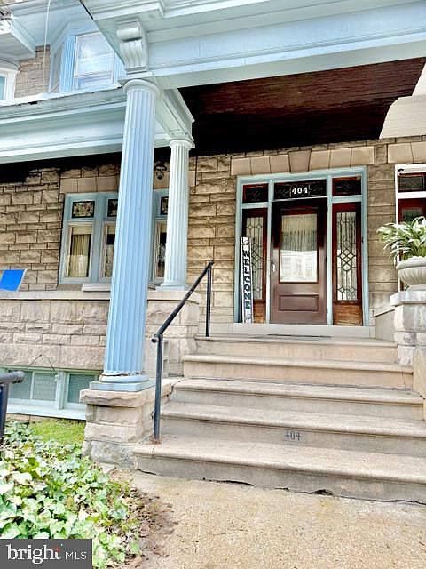 1st image of 404 Spring St