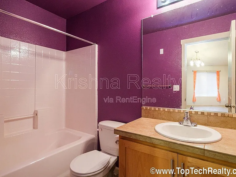 477 NE Edgeway Dr — Photo 18