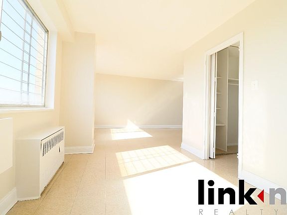 3rd image of 40 E Sidney Ave APT 11E