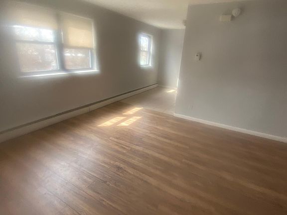 3rd image of 901 E Cliveden St #2