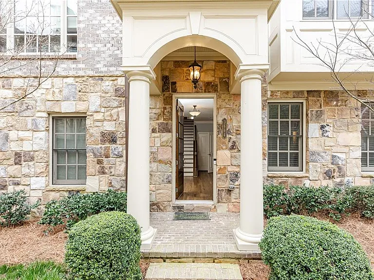 3664 Brookhaven Manor Xing NE — Photo 4