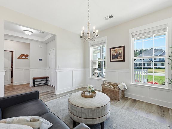 3rd image of 123 Lakelyn Rd