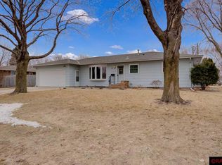 1804 Sunray Ave, Mankato, MN 56001